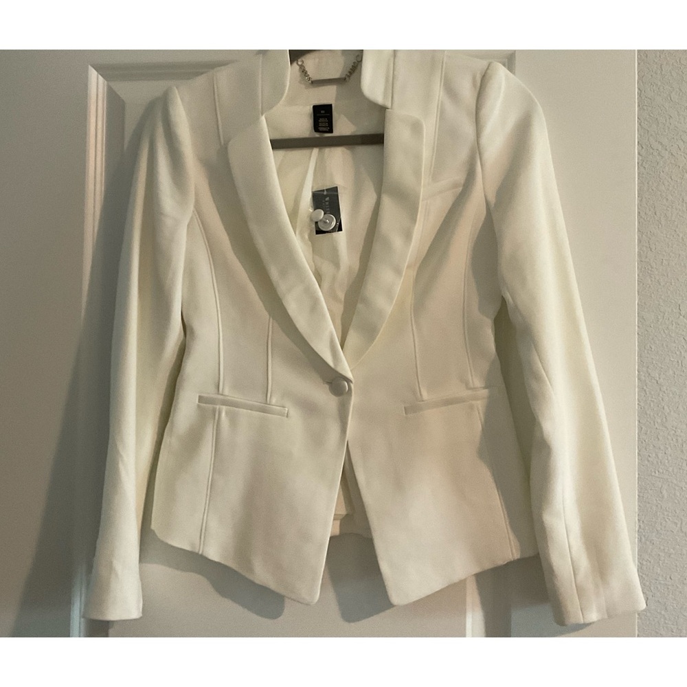 Brand new blazer by White House Black market size 00